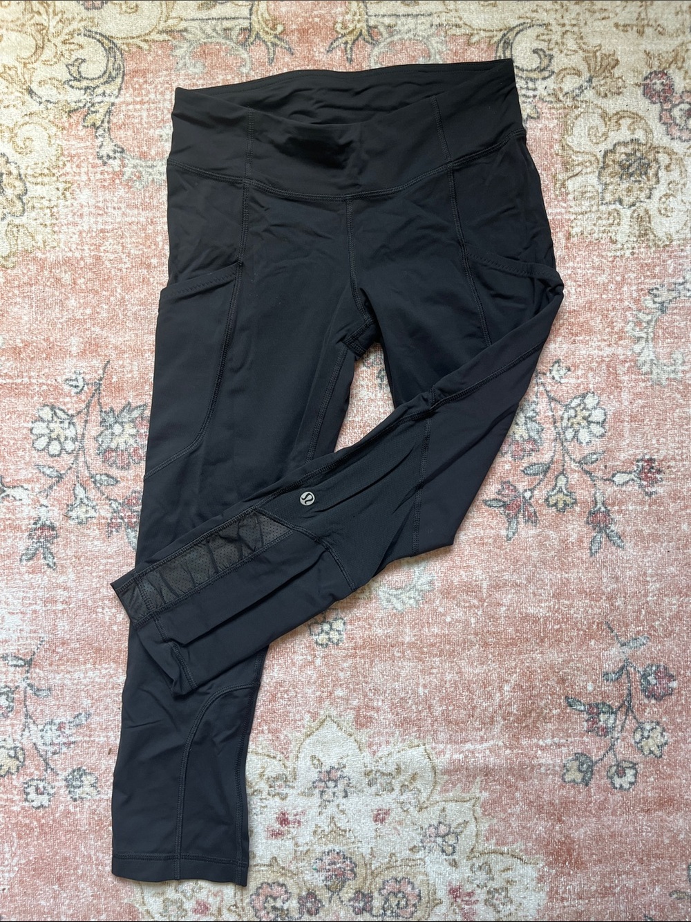 lululemon Black High-Rise Leggings with Side Pockets and reflective strips (6)
